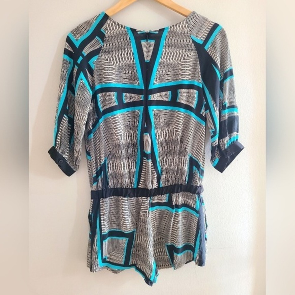 Marciano Lightweight Silk‎ Geometric Print Romper with Gold Chain Belt Size 0 - Picture 5 of 9